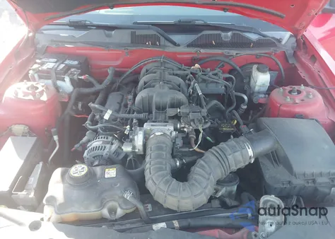 2010 Ford Mustang V6/V6 Premium z USA, uszkodzony, nr VIN 1ZVBP8ENXA5122261